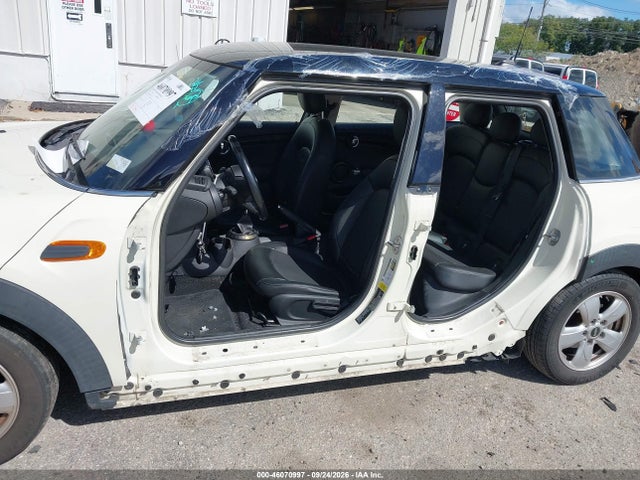 46070997 :رقم المزاد ، WMWXU1C5XG2D57345 vin ، 2016 Mini Hardtop Cooper مزاد بيع