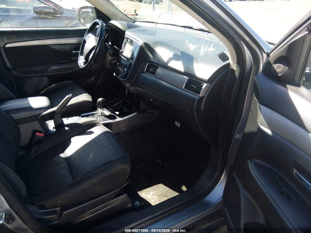 2017 Mitsubishi Outlander Es მანქანა იყიდება აუქციონზე, vin: JA4AZ2A33HZ017634, აუქციონის ნომერი: 46071000