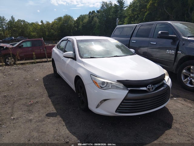 2015 Toyota Camry Le მანქანა იყიდება აუქციონზე, vin: 4T4BF1FK4FR452073, აუქციონის ნომერი: 46071174