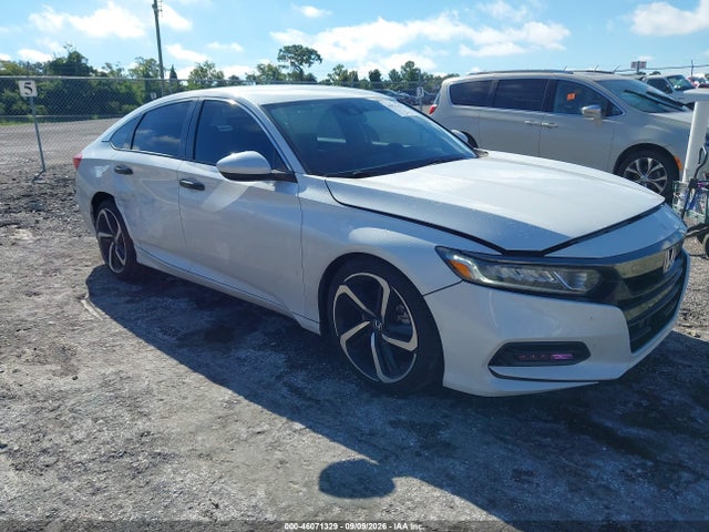46071329 :رقم المزاد ، 1HGCV1F35JA211715 vin ، 2018 Honda Accord Sport مزاد بيع