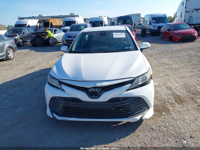 Продажа на аукционе авто 2018 Toyota Camry Le, vin: 4T1B11HK1JU050316, номер лота: 46071409