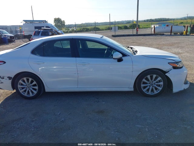 Продажа на аукционе авто 2018 Toyota Camry Le, vin: 4T1B11HK1JU050316, номер лота: 46071409