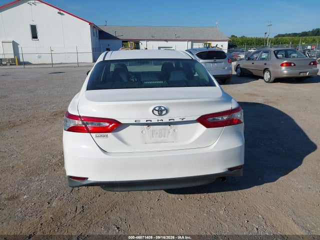 Продажа на аукционе авто 2018 Toyota Camry Le, vin: 4T1B11HK1JU050316, номер лота: 46071409