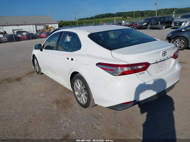 Продажа на аукционе авто 2018 Toyota Camry Le, vin: 4T1B11HK1JU050316, номер лота: 46071409