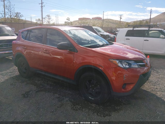 2T3BFREV7FW241655 Toyota RAV4 LE