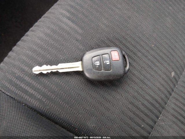 2T3BFREV7FW241655 Toyota RAV4 LE