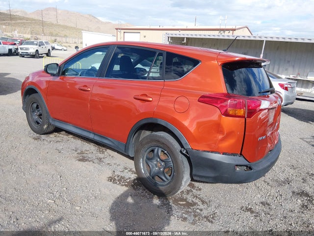 2T3BFREV7FW241655 Toyota RAV4 LE