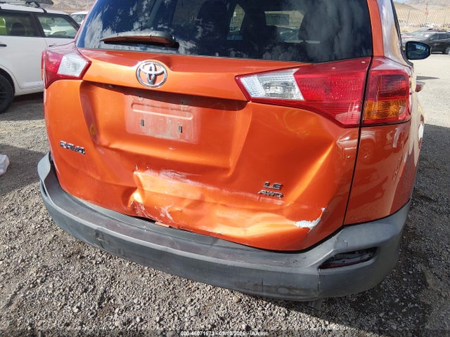 2T3BFREV7FW241655 Toyota RAV4 LE