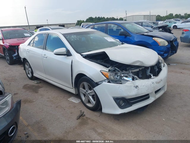 46071682 :رقم المزاد ، 4T1BF1FK9EU462610 vin ، 2014 Toyota Camry Se مزاد بيع