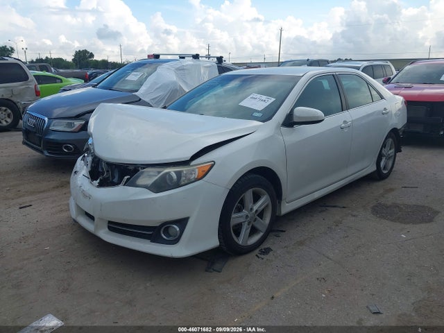 46071682 :رقم المزاد ، 4T1BF1FK9EU462610 vin ، 2014 Toyota Camry Se مزاد بيع