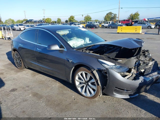 2018 5YJ3E1EB7JF068815 main image