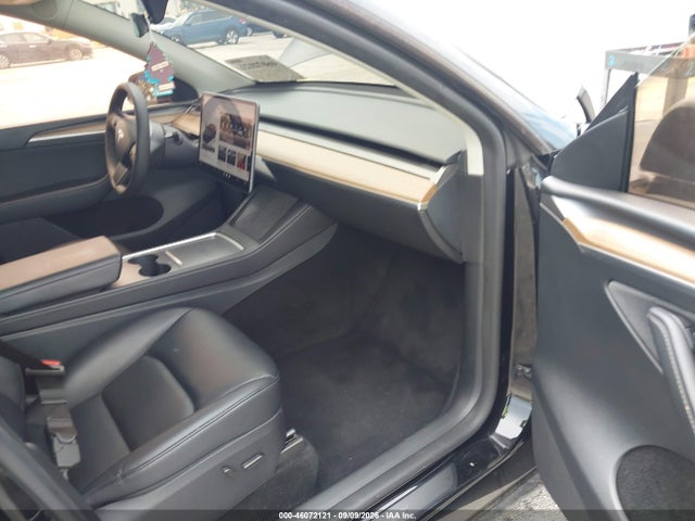 46072121 :رقم المزاد ، 7SAYGDEE7SF302130 vin ، 2025 Tesla Model Y Long Range Dual Motor All-wheel Drive مزاد بيع