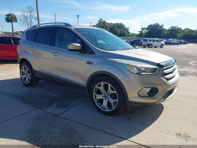 46072310 :رقم المزاد ، 1FMCU0J91HUB57020 vin ، 2017 Ford Escape Titanium مزاد بيع