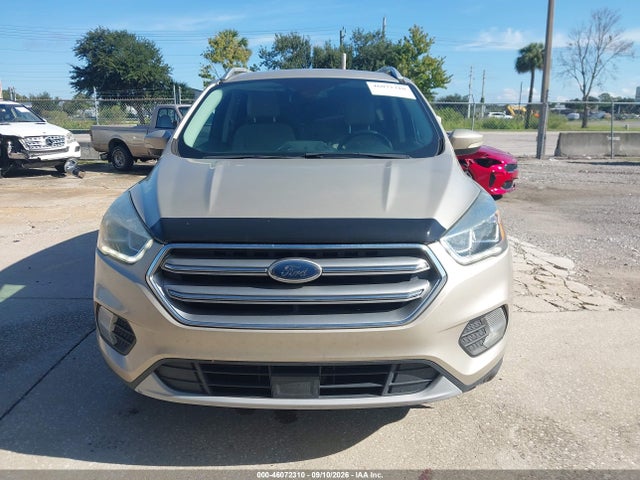 46072310 :رقم المزاد ، 1FMCU0J91HUB57020 vin ، 2017 Ford Escape Titanium مزاد بيع