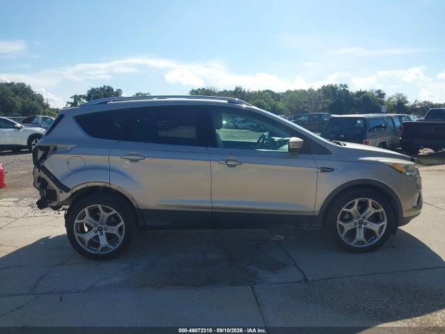 46072310 :رقم المزاد ، 1FMCU0J91HUB57020 vin ، 2017 Ford Escape Titanium مزاد بيع