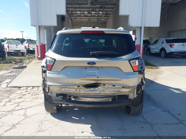 46072310 :رقم المزاد ، 1FMCU0J91HUB57020 vin ، 2017 Ford Escape Titanium مزاد بيع