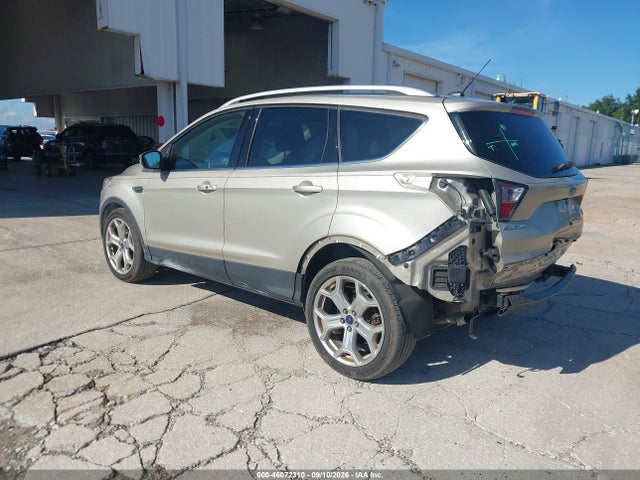 46072310 :رقم المزاد ، 1FMCU0J91HUB57020 vin ، 2017 Ford Escape Titanium مزاد بيع