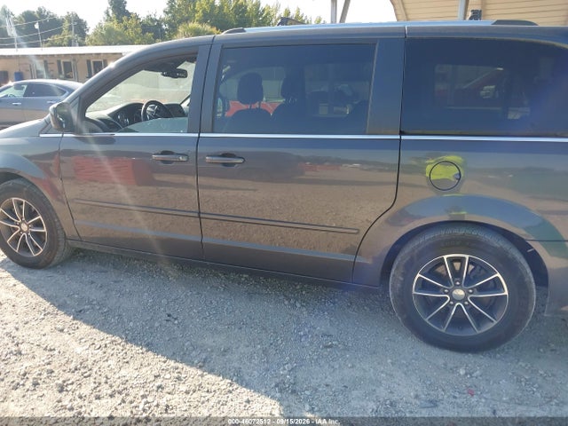Auction sale of the 2017 Dodge Grand Caravan Sxt, vin: 2C4RDGCG0HR558185, lot number: 46072512