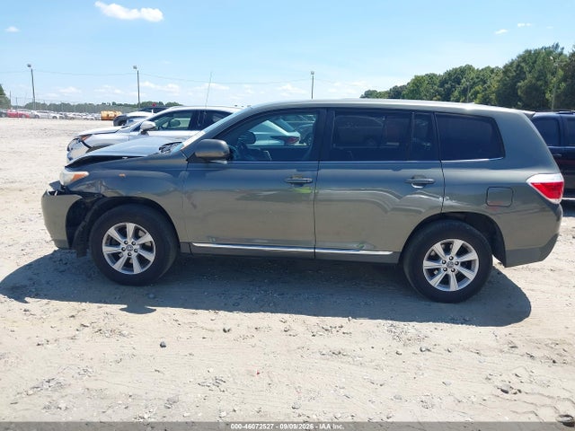 2011 Toyota Highlander Base V6 მანქანა იყიდება აუქციონზე, vin: 5TDZK3EH0BS037700, აუქციონის ნომერი: 46072527