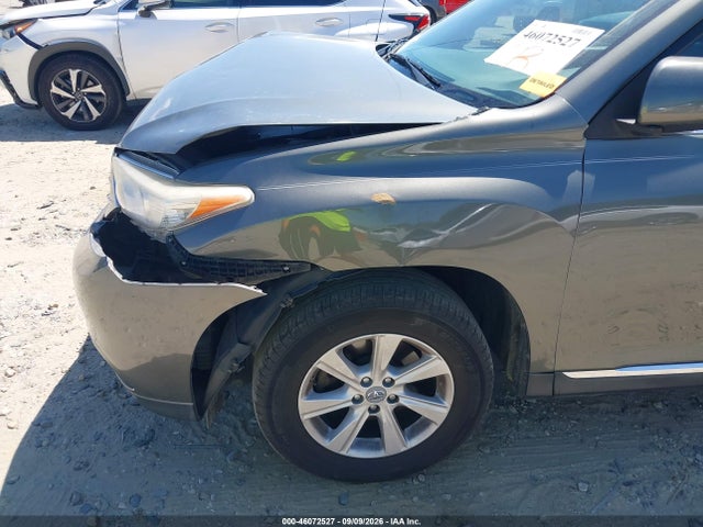 2011 Toyota Highlander Base V6 მანქანა იყიდება აუქციონზე, vin: 5TDZK3EH0BS037700, აუქციონის ნომერი: 46072527