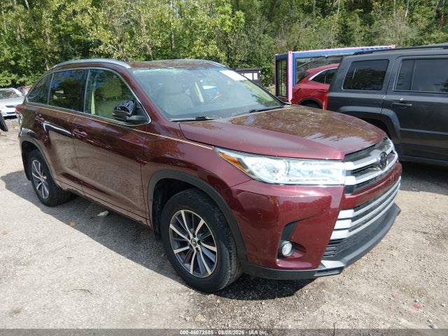 46072585 :رقم المزاد ، 5TDJZRFH5HS462266 vin ، 2017 Toyota Highlander Xle مزاد بيع