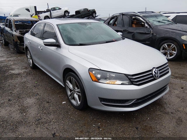 46072931 :رقم المزاد ، 1VWBS7A35EC057821 vin ، 2014 Volkswagen Passat 1.8t Se مزاد بيع