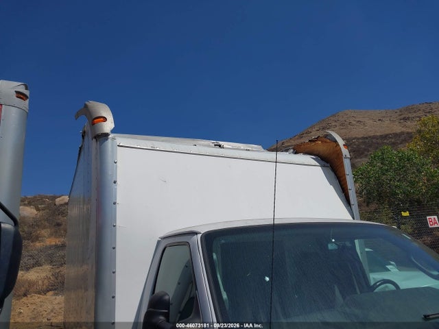 Ford E-350 Cutaway 2017 1FDWE3FSXHDC58337 Image 11