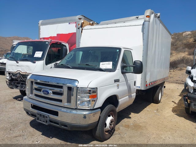 Ford E-350 Cutaway 2017 1FDWE3FSXHDC58337 Image 2