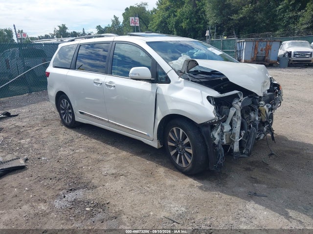Auction sale of the 2018 Toyota Sienna Limited Premium 7 Passenger, vin: 5TDYZ3DC2JS953239, lot number: 46073286