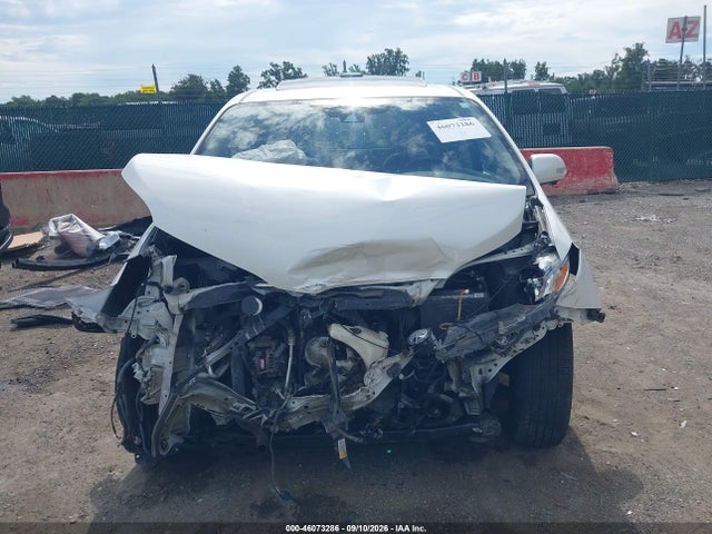 Auction sale of the 2018 Toyota Sienna Limited Premium 7 Passenger, vin: 5TDYZ3DC2JS953239, lot number: 46073286