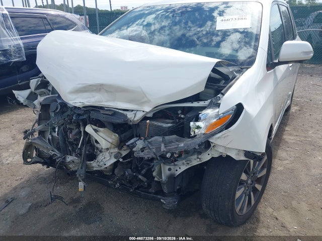 Auction sale of the 2018 Toyota Sienna Limited Premium 7 Passenger, vin: 5TDYZ3DC2JS953239, lot number: 46073286