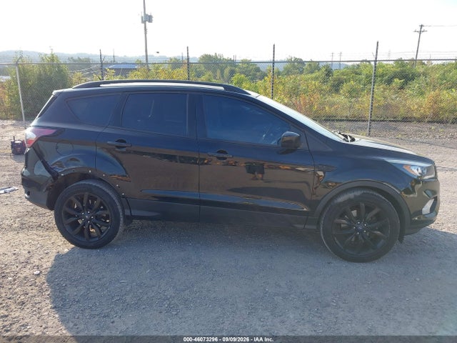 Продажа на аукционе авто 2017 Ford Escape Se, vin: 1FMCU9G91HUB72158, номер лота: 46073296