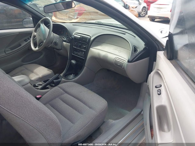46073490 :رقم المزاد ، 1FAFP4040WF205099 vin ، 1998 Ford Mustang مزاد بيع