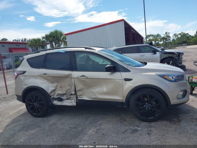 Продажа на аукционе авто 2018 Ford Escape Se, vin: 1FMCU0GD8JUD14656, номер лота: 46073541