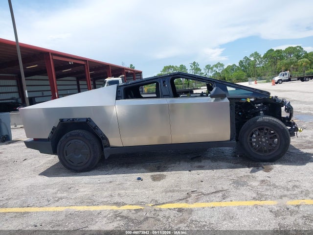2024 Tesla Cybertruck All-wheel Drive მანქანა იყიდება აუქციონზე, vin: 7G2CEHED1RA051427, აუქციონის ნომერი: 46073942