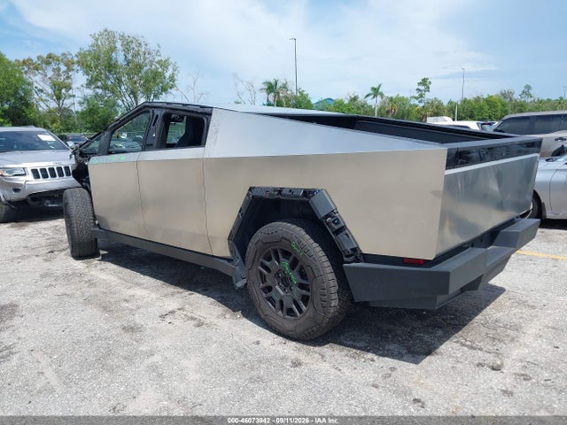2024 Tesla Cybertruck All-wheel Drive მანქანა იყიდება აუქციონზე, vin: 7G2CEHED1RA051427, აუქციონის ნომერი: 46073942