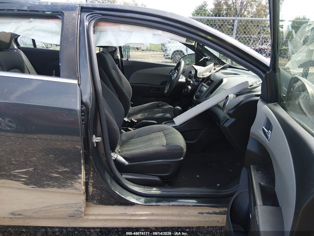 46074171 :رقم المزاد ، 1G1JC5SH8E4154668 vin ، 2014 Chevrolet Sonic Lt Auto مزاد بيع