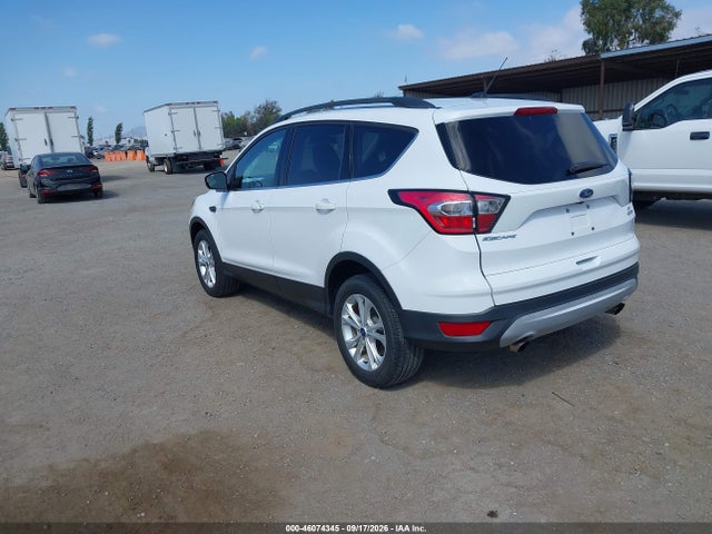 Продаж на аукціоні авто 2018 Ford Escape Se, vin: 1FMCU9GD3JUD08526, номер лоту: 46074345