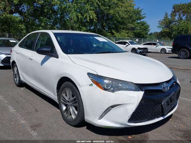 46074440 :رقم المزاد ، 4T1BF1FK5FU961213 vin ، 2015 Toyota Camry Se مزاد بيع