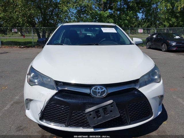 46074440 :رقم المزاد ، 4T1BF1FK5FU961213 vin ، 2015 Toyota Camry Se مزاد بيع