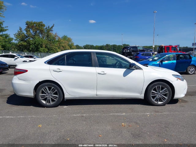 46074440 :رقم المزاد ، 4T1BF1FK5FU961213 vin ، 2015 Toyota Camry Se مزاد بيع