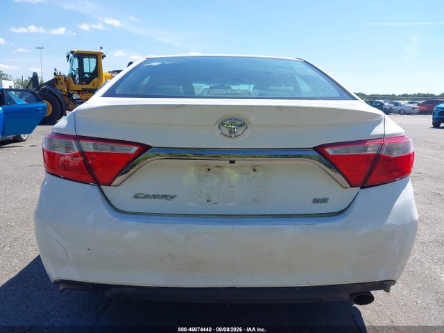 46074440 :رقم المزاد ، 4T1BF1FK5FU961213 vin ، 2015 Toyota Camry Se مزاد بيع
