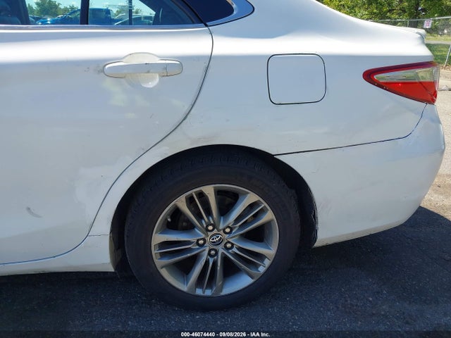 46074440 :رقم المزاد ، 4T1BF1FK5FU961213 vin ، 2015 Toyota Camry Se مزاد بيع