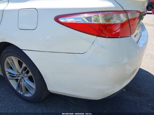 46074440 :رقم المزاد ، 4T1BF1FK5FU961213 vin ، 2015 Toyota Camry Se مزاد بيع