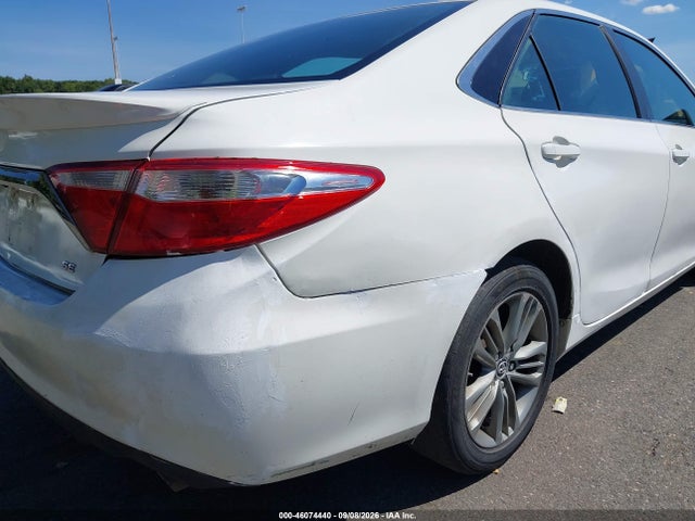 46074440 :رقم المزاد ، 4T1BF1FK5FU961213 vin ، 2015 Toyota Camry Se مزاد بيع