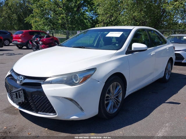46074440 :رقم المزاد ، 4T1BF1FK5FU961213 vin ، 2015 Toyota Camry Se مزاد بيع