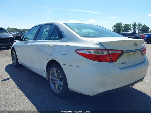46074440 :رقم المزاد ، 4T1BF1FK5FU961213 vin ، 2015 Toyota Camry Se مزاد بيع