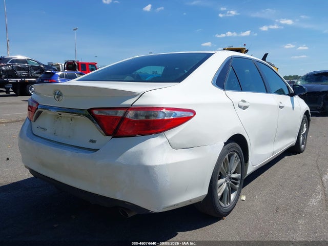 46074440 :رقم المزاد ، 4T1BF1FK5FU961213 vin ، 2015 Toyota Camry Se مزاد بيع
