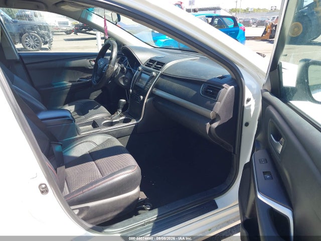 46074440 :رقم المزاد ، 4T1BF1FK5FU961213 vin ، 2015 Toyota Camry Se مزاد بيع