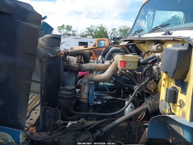 46074681 :رقم المزاد ، 1HTSCAAM5WH496028 vin ، 1998 International 4000 4700 مزاد بيع